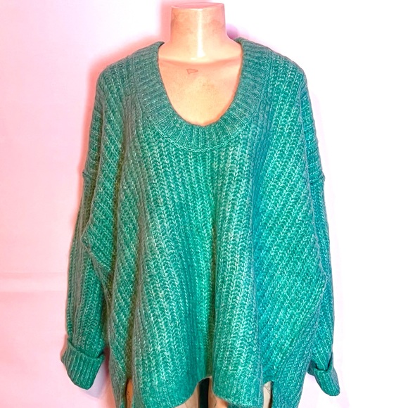 BRAND NEW FREE PEOPLE ELECTRIC TEAL OVERSIZED V NECK LONG SLEEVE SWEATER SZ MED - Picture 3 of 6